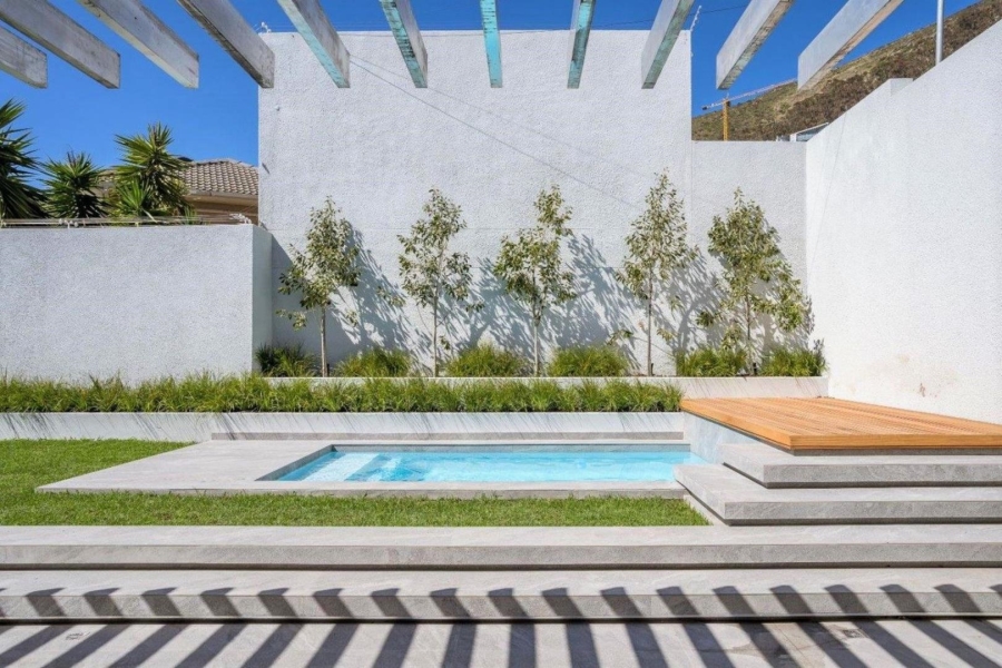 4 Bedroom Property for Sale in Fresnaye Western Cape